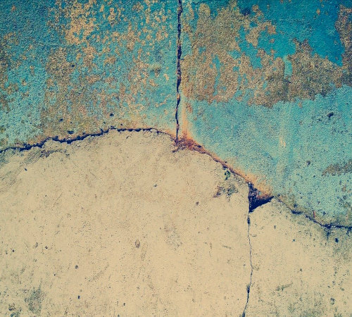 grietas y fisuras en la pared